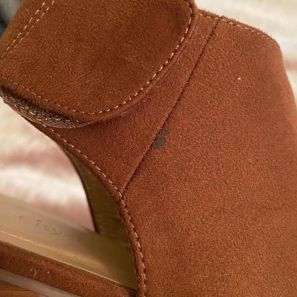 Peep Toe Rust Colored Bootie w/ Velcro Closure. Size 8 - Picture 2 of 6